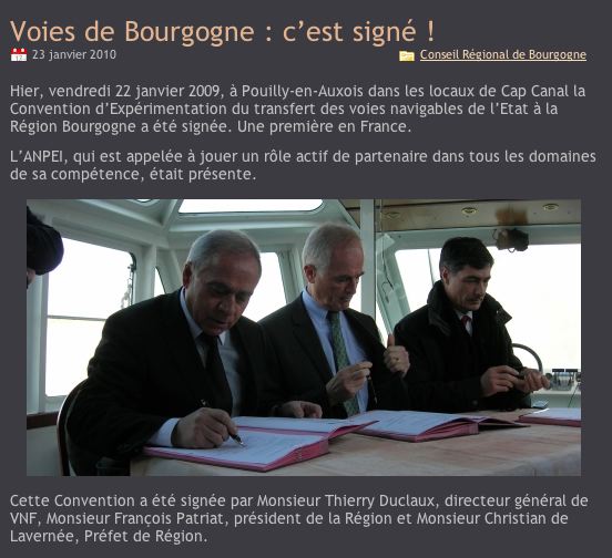 Signature à bord de la Billebaude (Photo ANPEI)