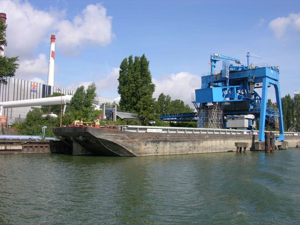Livraison de charbon à la centrale EDF d'Ivry (Photo PJL)