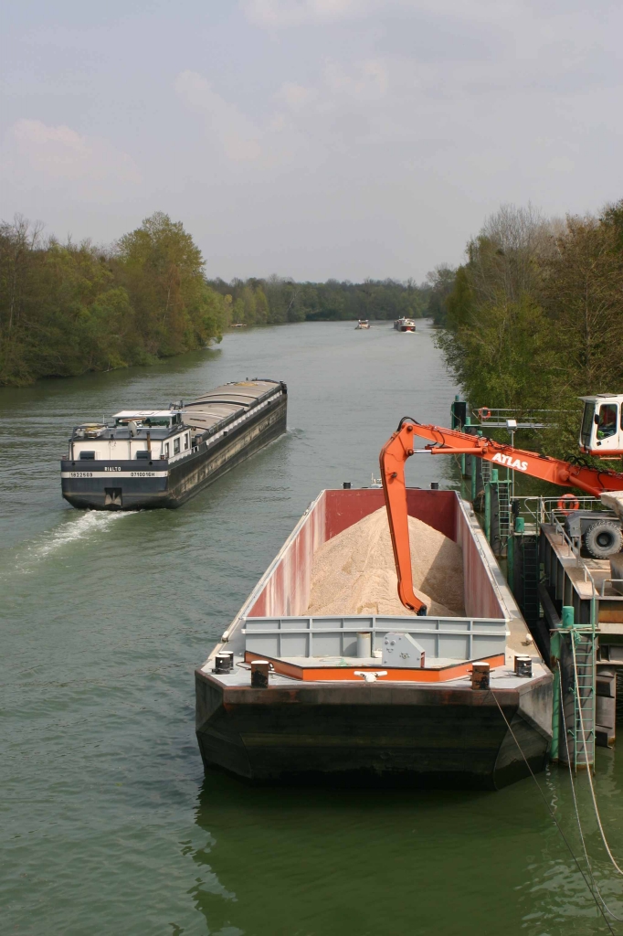 Barge de Cemex sur la Seine (Photo Cemex)