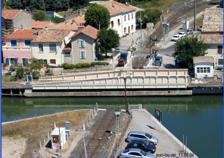Pont-tournant ferroviaire d'Aigues-Mortes (Photo Jean-Lou var)