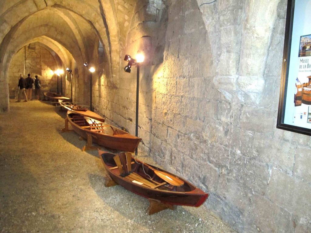 Collection d'embarcations dans le cellier du musée de la Batellerie (Photo N.Parent)