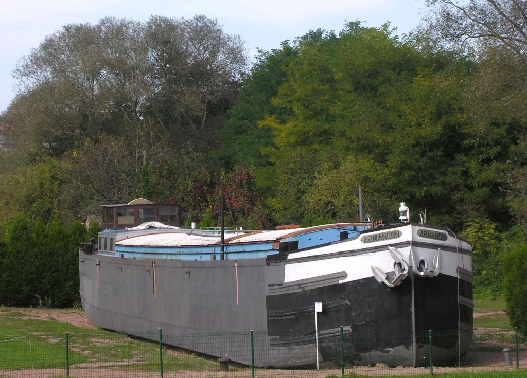 Canal du Centre : Freycinet au sec à Écuisses (Photo PJL)