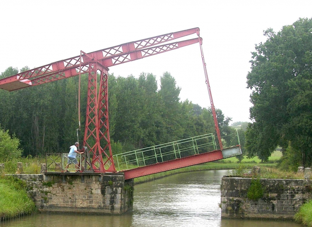 Pont-levis d'Asnois - PK99,2 (Photo PJL)