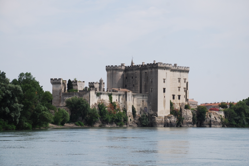 La forteresse du roi René à Tarascon, vue du fleuve (Photo J.-F. Macaigne)