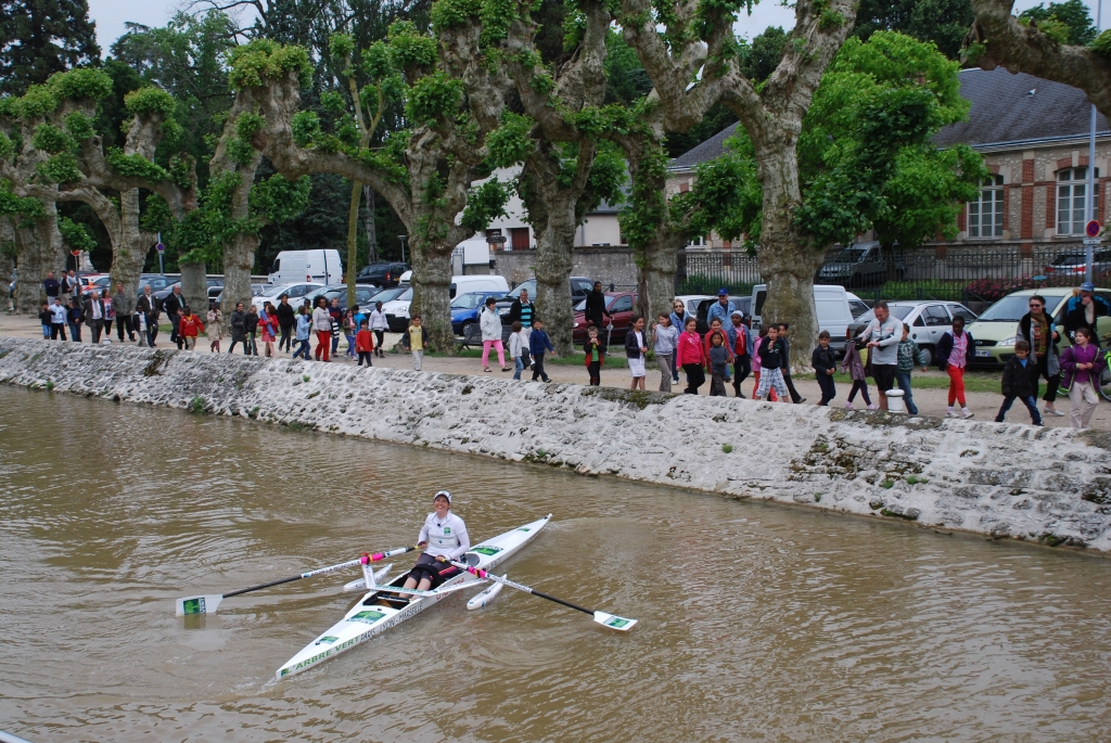 Nathalie et les enfants de Montargis (Photo J.-F. Macaigne)