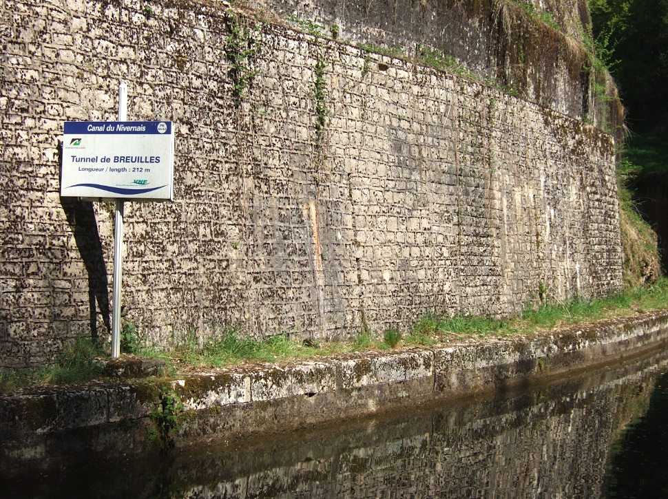 Canal du Nivernais - Entrée du tunnel de Breuilles (Photo Région Bourgogne)