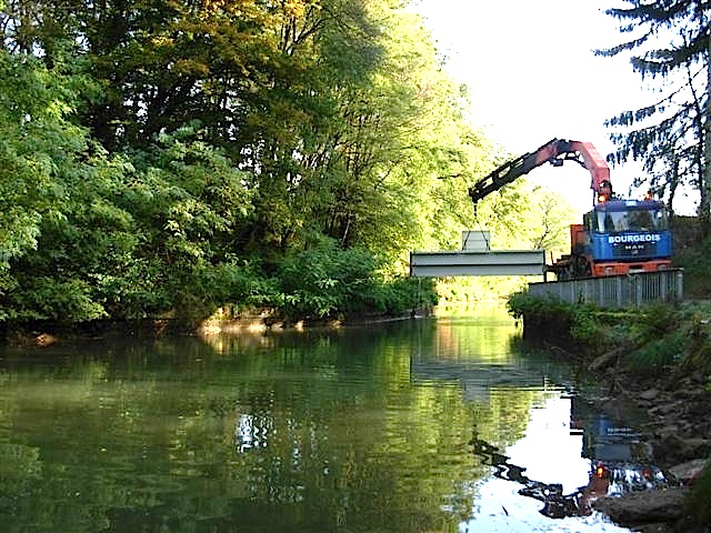 Un batardeau pour fermer le canal de Belfort (Photo VNF)