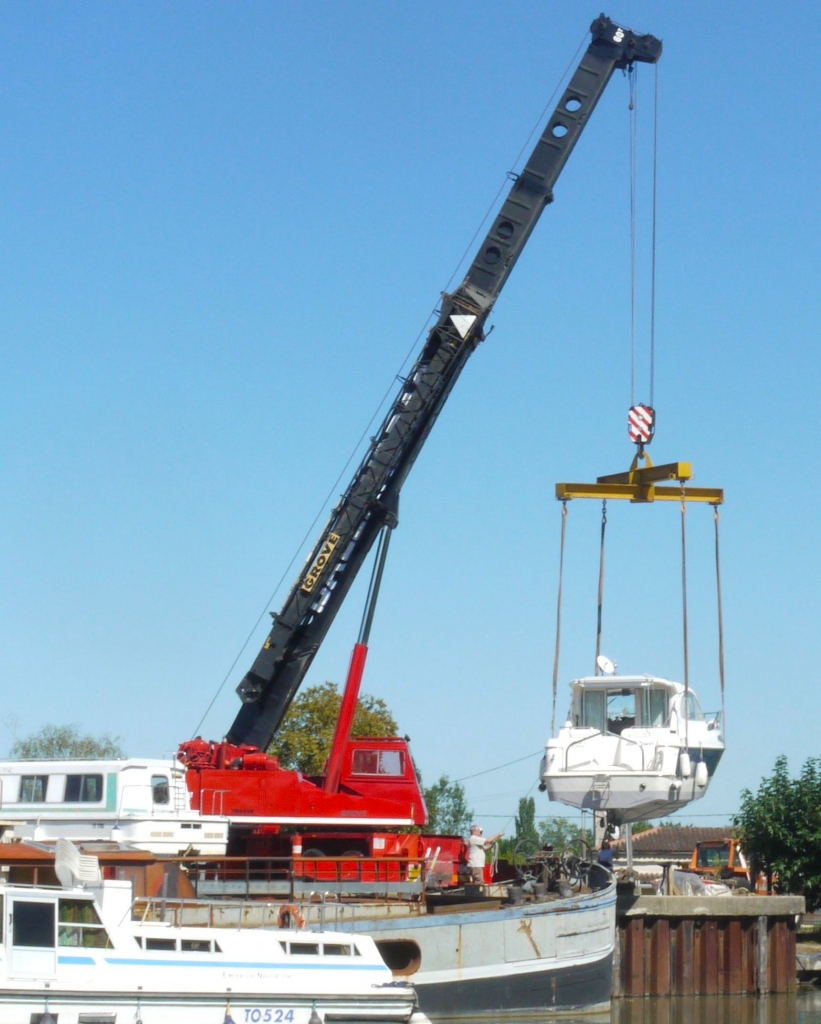 La grue du chantier d'Émeraude Navigation (Photo J-P Szpala)