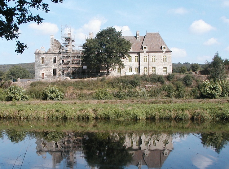 Abbaye de Bon-Repos en cours de rénovation (2008) (Photo PJL)