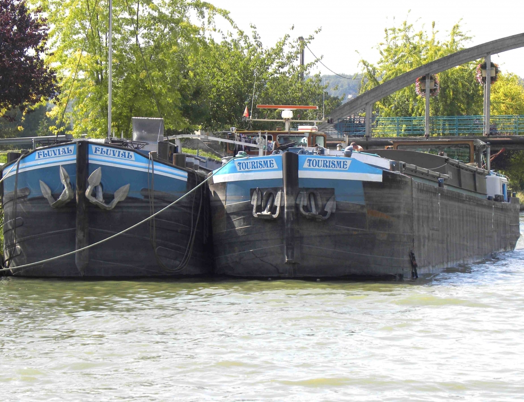 "Tourisme" et "Fluvial", les 2 bateaux de Didier Couteau (Photo PJL)