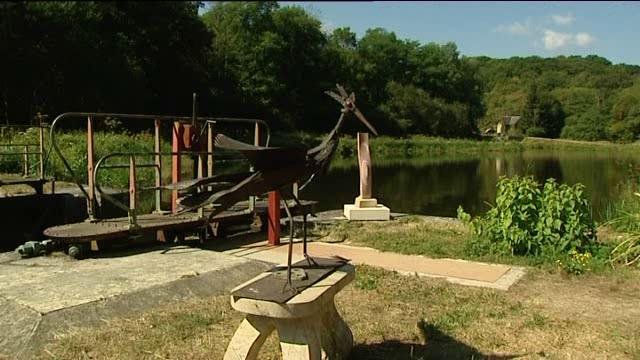 Nièvre : des sculptures s'exposent le long du canal du nivernais (Photo extraite de la vidéo de Tania Gomes, Roxane Florin et Lucile Feuillebois)