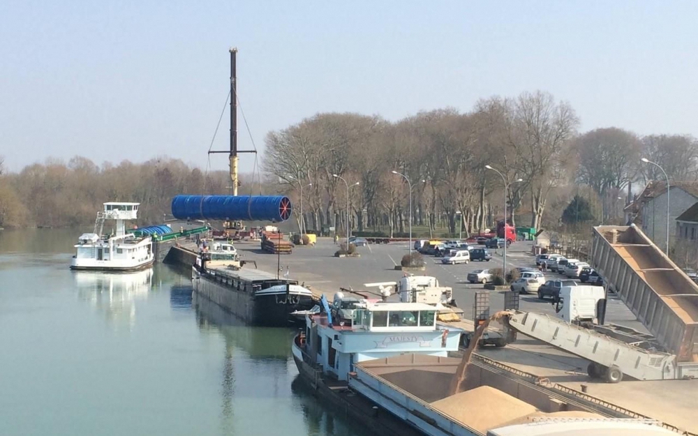 Bray-sur-Seine. Le port devrait voir son activité s’accroître avec la mise en grand gabarit de la Seine, permettant le passage de plus grosses péniches de transport fluvial (photo DR)