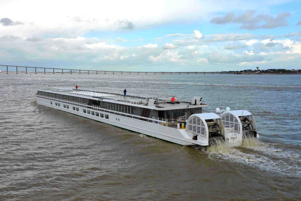 L'Elbe Princesse, second bateau à aubes de CroisiEurope ( Photo B.Biger)