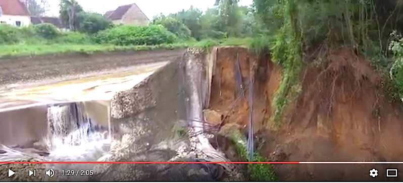 Impressionnante brèche dans la digue du canal de Briare à Montcresson (vidéo Didou45)