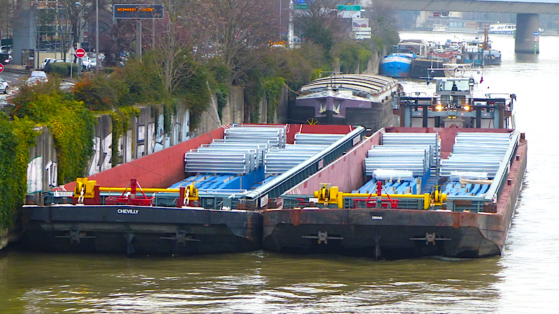 Les barges de la CFT au secours de la Formule E (Photo Haropa)