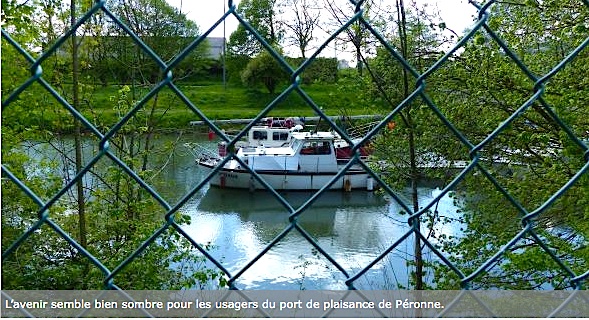 Derrière le grillage du port de Péronne (Photo Courrier Picard)