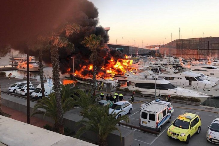Un incendie dans le Port Forum de Barcelone (Photo Anpper Espana)
