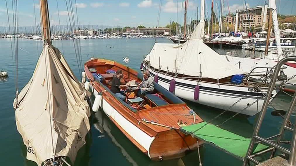 A Lausanne, au bord du lac Léman, le bateau centenaire “L'Étoile” est à céder (Photo D.R.)
