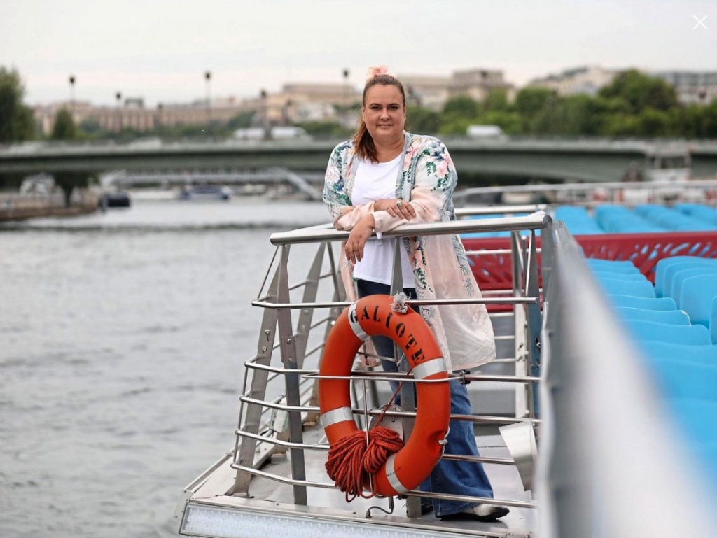 Paris. Charlotte Bruel, PDG des bateaux-mouches, sur l'une des embarcations de la célèbre entreprise parisienne. (Photo LP/Arnaud Journois)