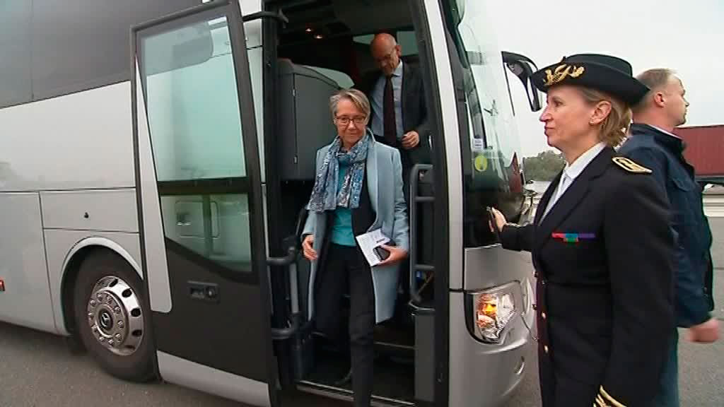Elisabeth Borne, ministre chargée des Transports, accueillie au Havre par Fabienne Buccio, préfète de la région Normandie (Photo France 3 Normandie)