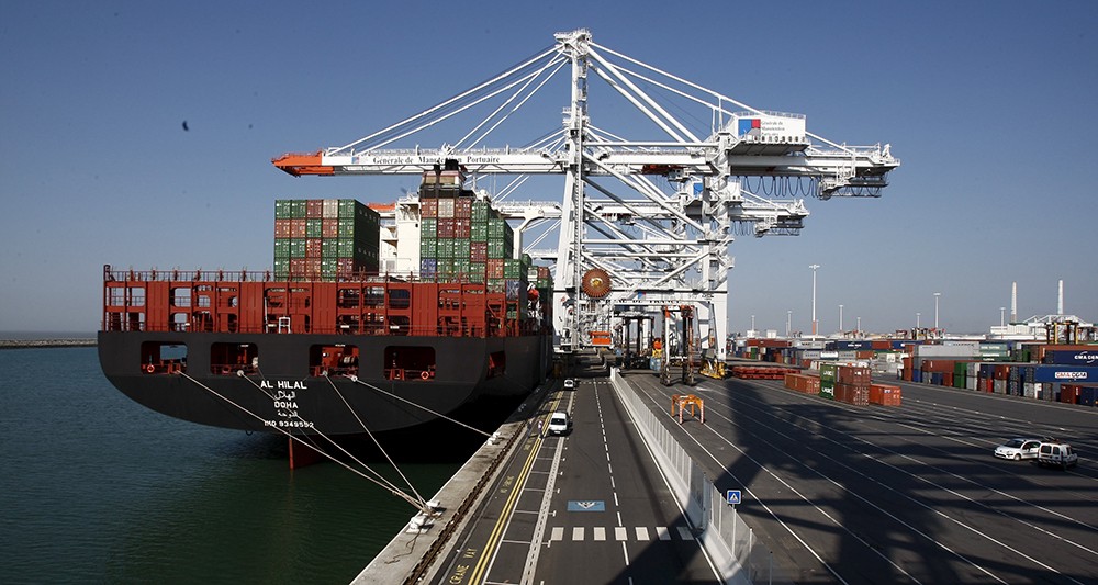 Moins de 10% des conteneurs traités par Port 2000 au Havre entrent ou sortent par voie fluviale. (photo LUDOVIC/REA)