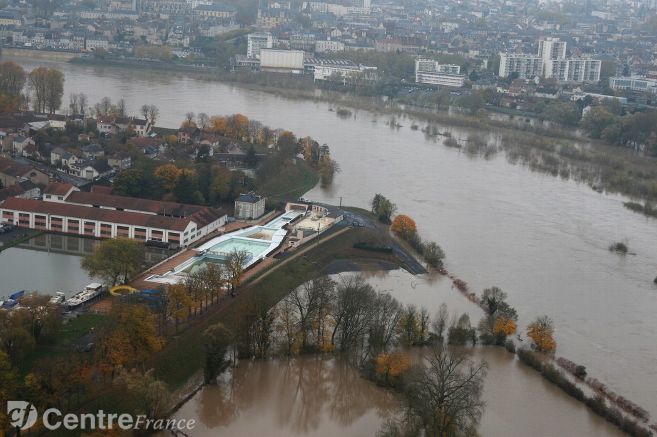 Plus de 10 000 habitants sont concernés par le risque d’inondation, qui peut s’avérer plus important que lors des derniers épisodes, comme ici en novembre 2008. (Photo BRUGGER Lionel)