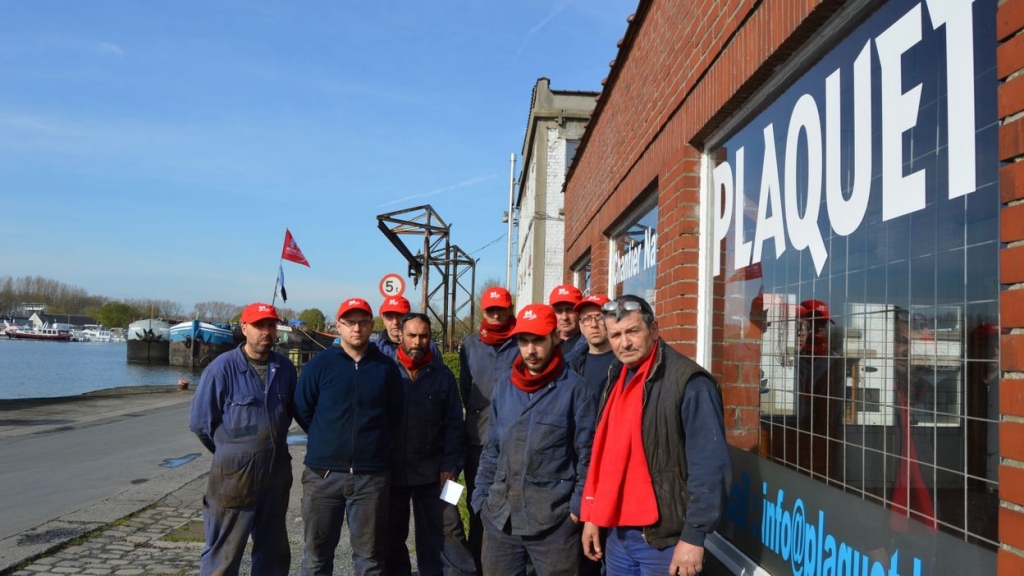 Les travailleurs de l'entreprise Plaquet à Péronnes se demandent à quel jeu joue leur patron. (Photo Laurent Dupuis)