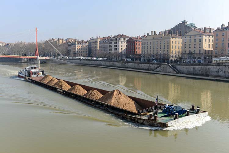 Transport fluvial : une loi pour l'aider à refaire surface ? (Photo S. Audras / REA) 