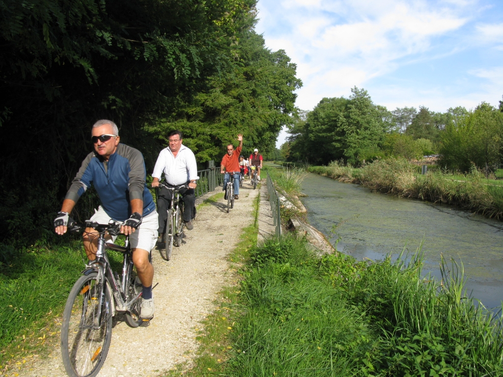 De nouveaux canaux connaîtront-ils le sort du canal de Berry qui ne peut plus être parcouru en entier qu'à vélo ? (photo Crédit Arecabe)