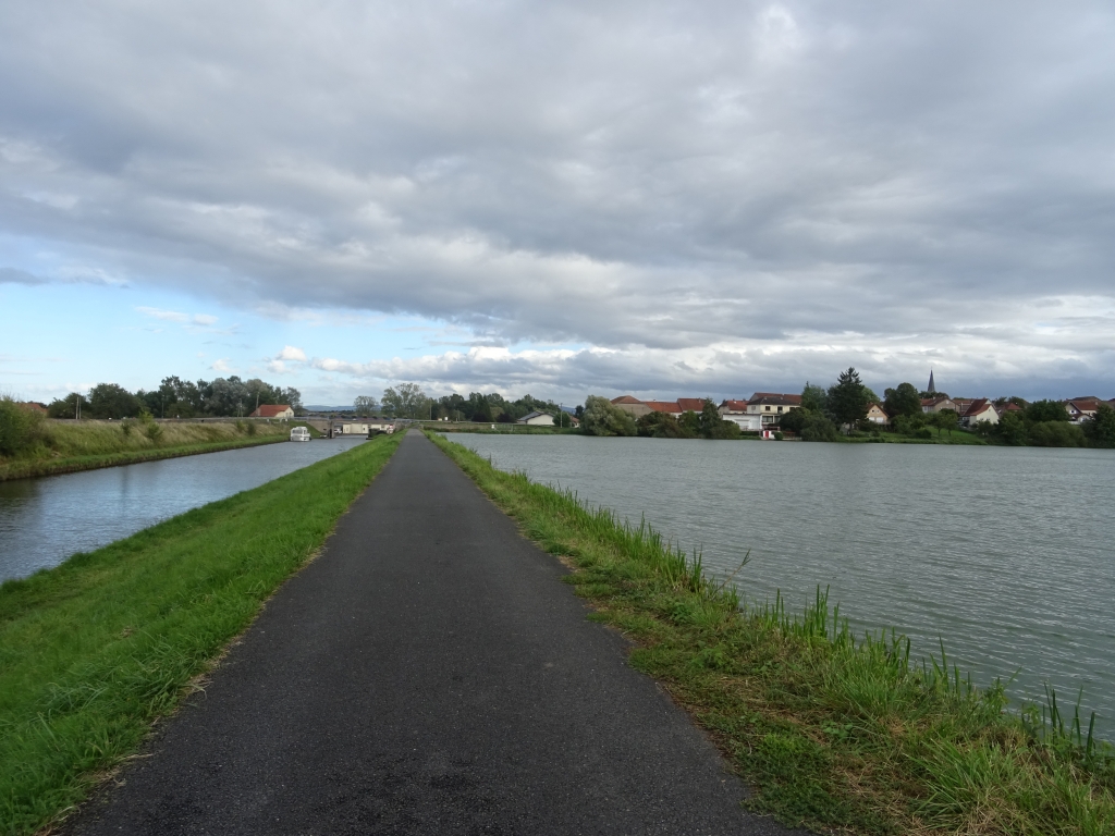 Le canal de la Marne au Rhin à Gondrexange (Photo V. Brancotte)