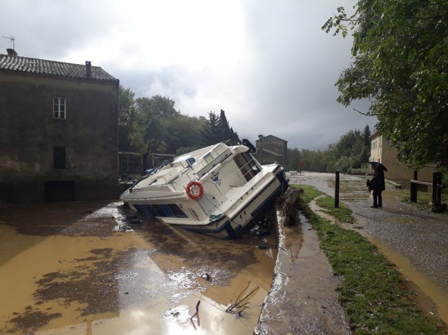 Le canal du Midi déborde (photo de Jean-Pierre, Tabatha)