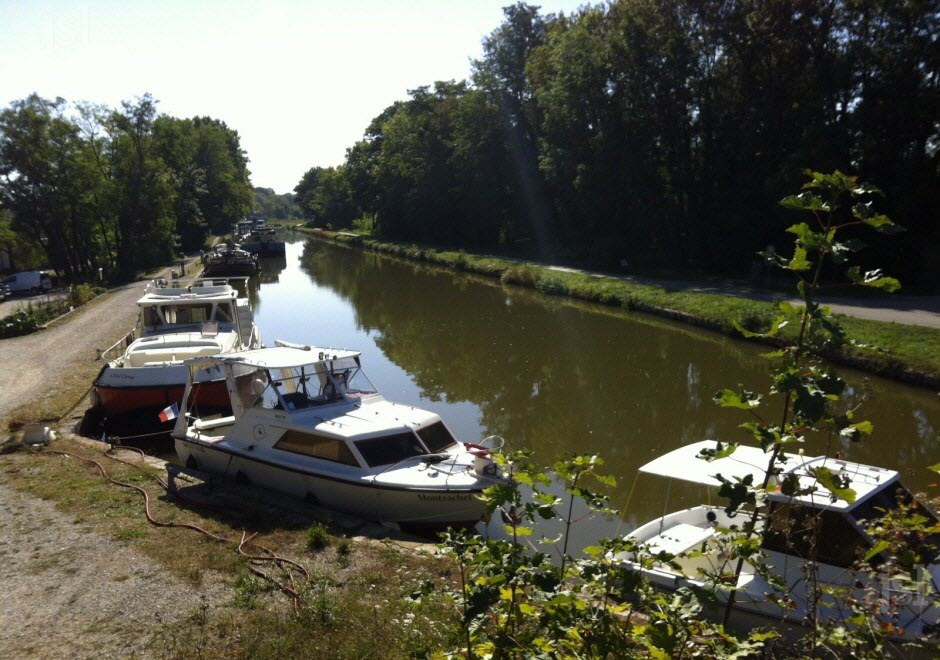 Une trentaine de bateaux bloqués sur le canal du Centre (Photo Catherine Zahra)
