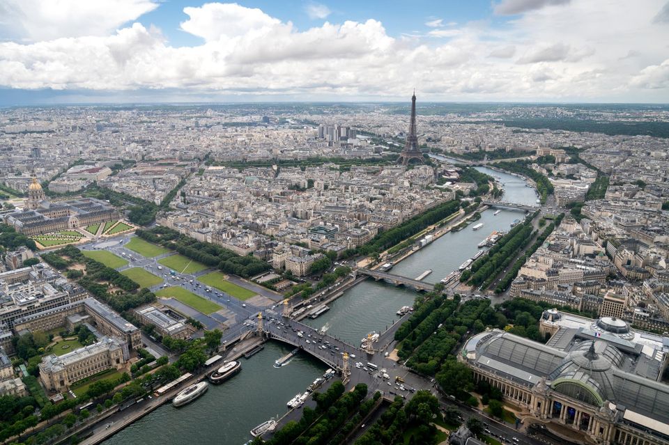 Vue aérienne de Paris, le 12 juin. (Photo Lionel Bonaventure/ AFP)