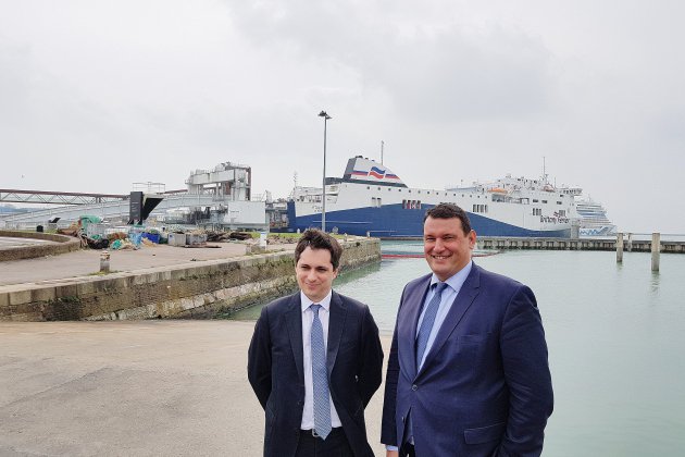 (De gauche à droite) Baptiste Maurand devient directeur général du port du Havre et remplace Hervé Martel qui part pour Marseille. (Photo D.R.)