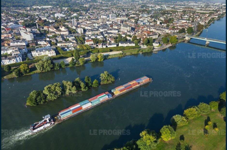 5,6 millions de tonnes de marchandise ont transité sur le bassin Rhône-Saône en 2017. (Photo VNF/Francis Cormon)