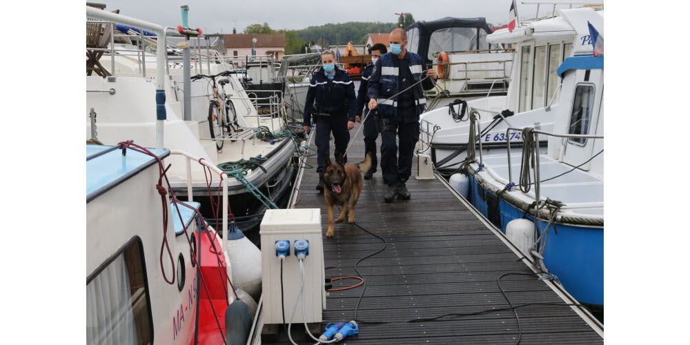 Comme en 2019, trois unités de gendarmerie ont travaillé sur l’éventuelle présence de produits stupéfiants sur les bateaux, principalement de plaisance. L’opération était menée sur réquisition du procureur de la République  (Photo ER /Bruno GRANDJEAN)