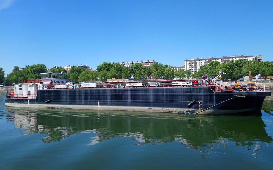 Le “Sandre” navigue depuis quelques semaines en région parisienne en utilisant un carburant à base de colza français. (Photo Groupe Sogestran)