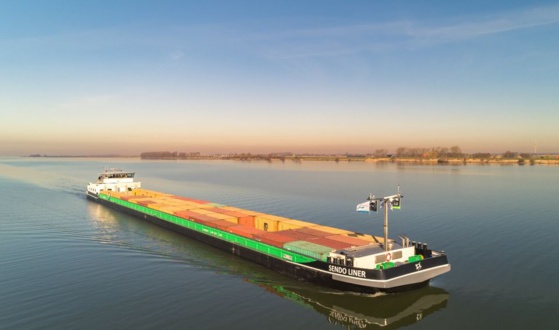 Porte-conteneurs fluvial Sendo Liner équipé d’une motorisation hybride diesel-électrique (Photo Sendo Shipping)