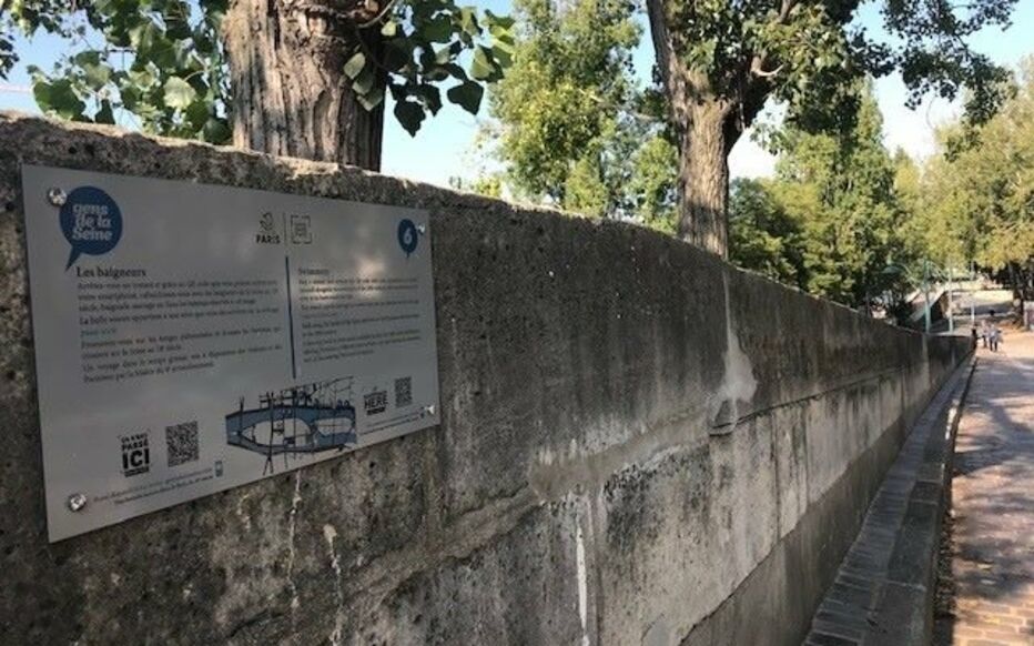 Des plaques ont été installées sur les bords de Seine permettant aux promeneurs de se replonger dans l'ambiance qui y régnait jadis lorsque plusieurs métiers s'y retrouvaient (photo /LP/M.-A.G.)