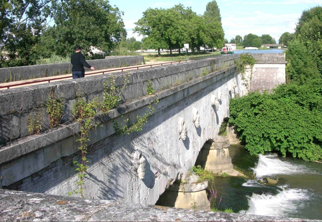 Saint-Florentin - Canal de Bourgogne (Photo PJL)