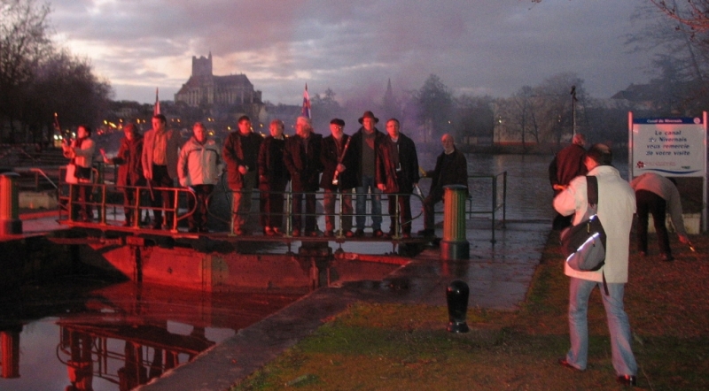 Rassemblement à  l'écluse du Batardeau (Photo ACN)