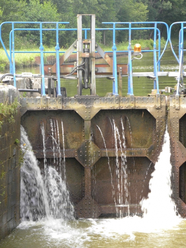 Porte-passoire du canal des Vosges -10/07/09 (Photo PJL)