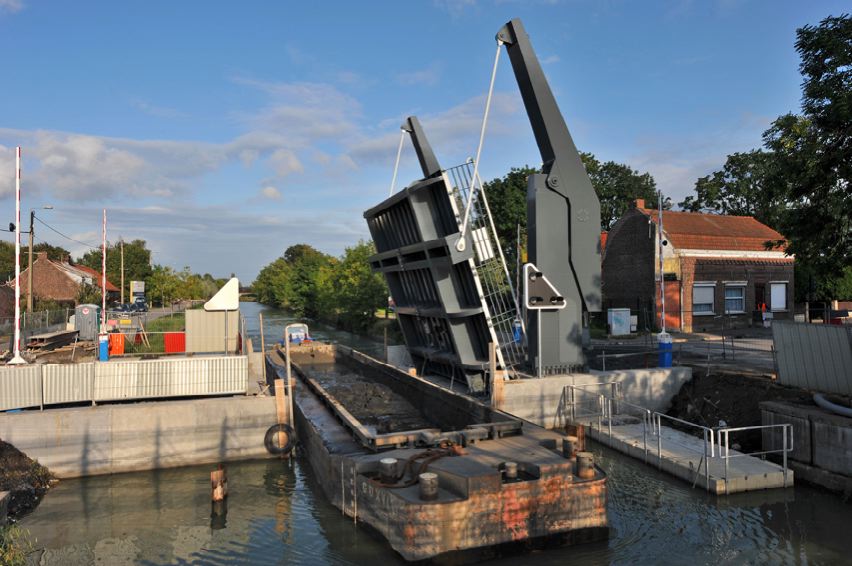 Barge de sédiments au pont de Grimonpont (Photo LMCU)