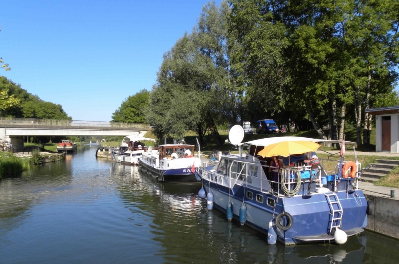 Halte de Ranchot , dérivation du Doubs (Photo PJL)