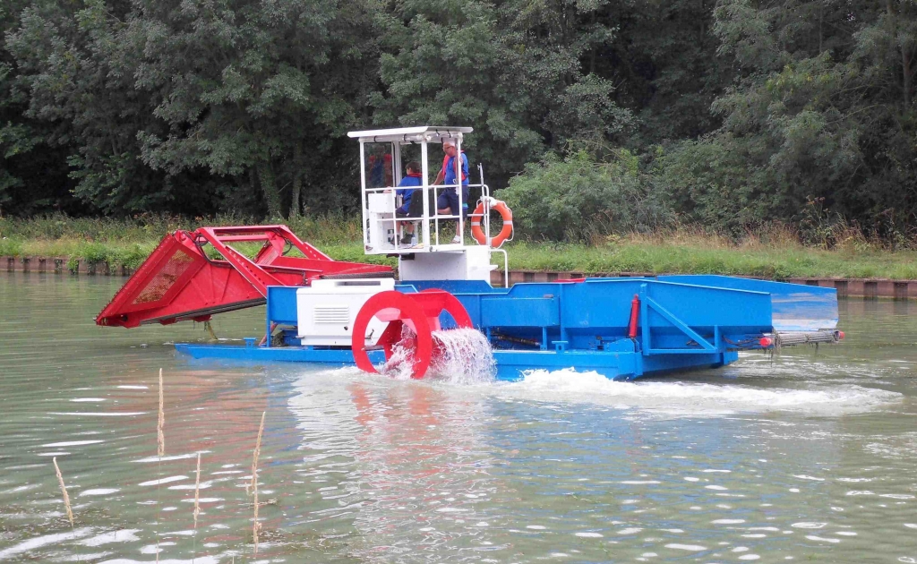 le faucardeur canadien du canal de Bourgogne (Photo Poletto)