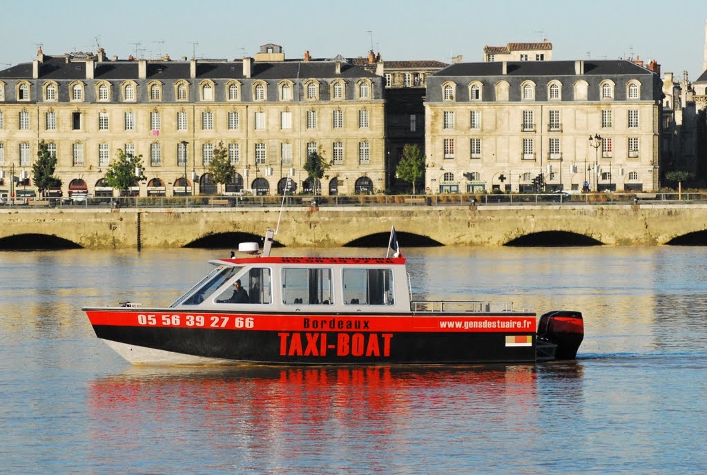 Le "Taxi-Boat" de Bordeaux (Photo gens de l'Estuaire)