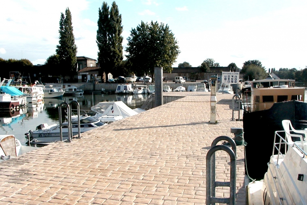 Le port des "Canalous" à Cognac (Photo PJL)