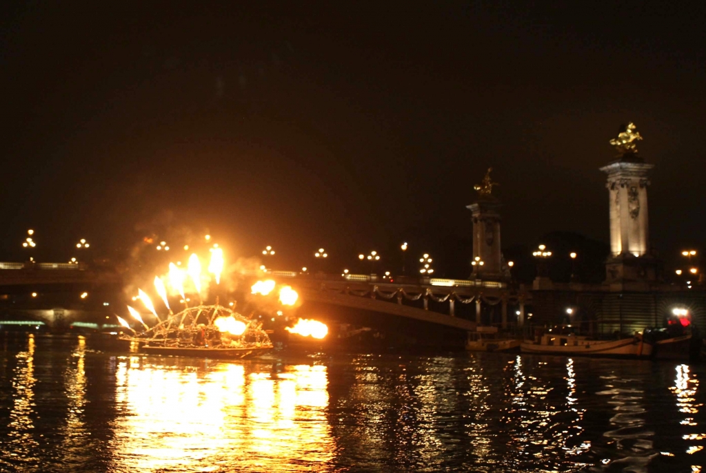 La Bête à flammes de la "Nuit blanche" de Paris (Photo Groupe F.)