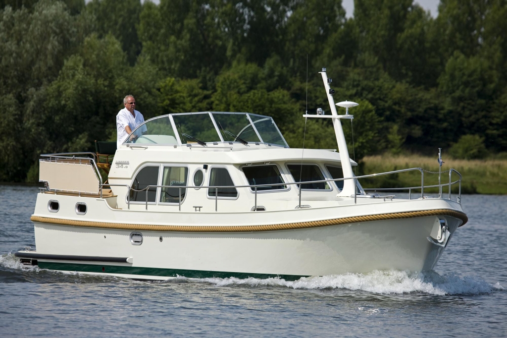 Linssen Grand Sturdy 34.9 AC (Photo P.Beelen)