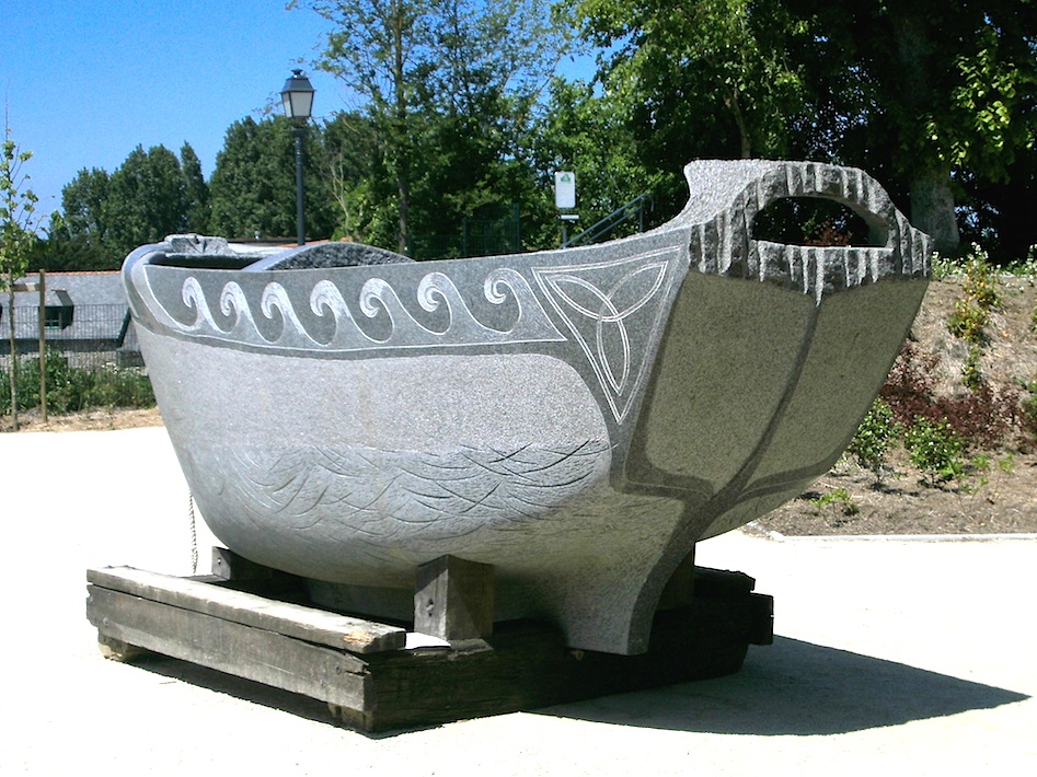 Le bateau de granite "Maen-Vag" (Photo J-Y Menez)